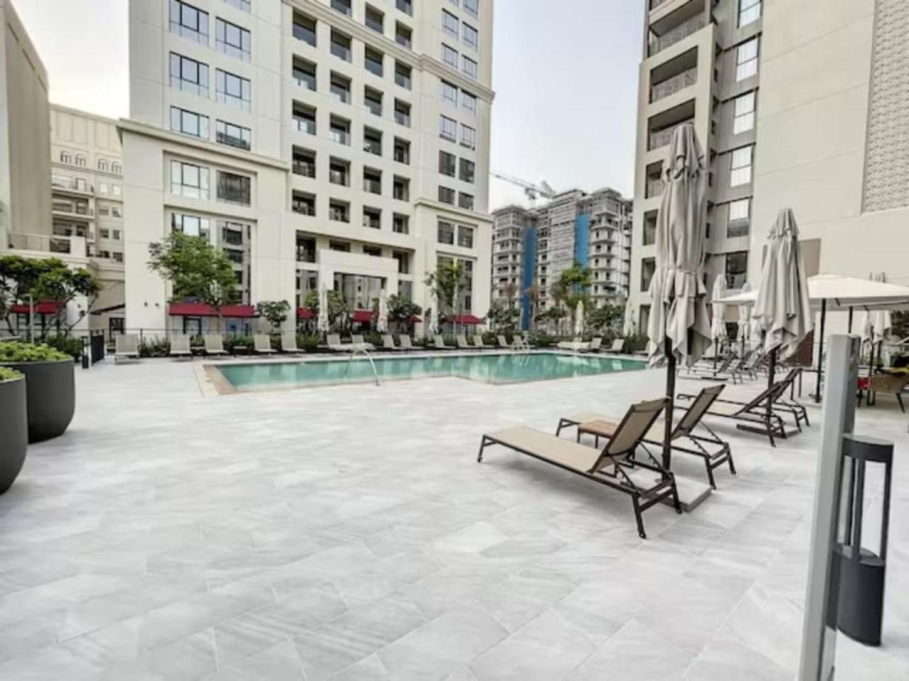 Summer At Creek - Elegant One Bedroom Dubai